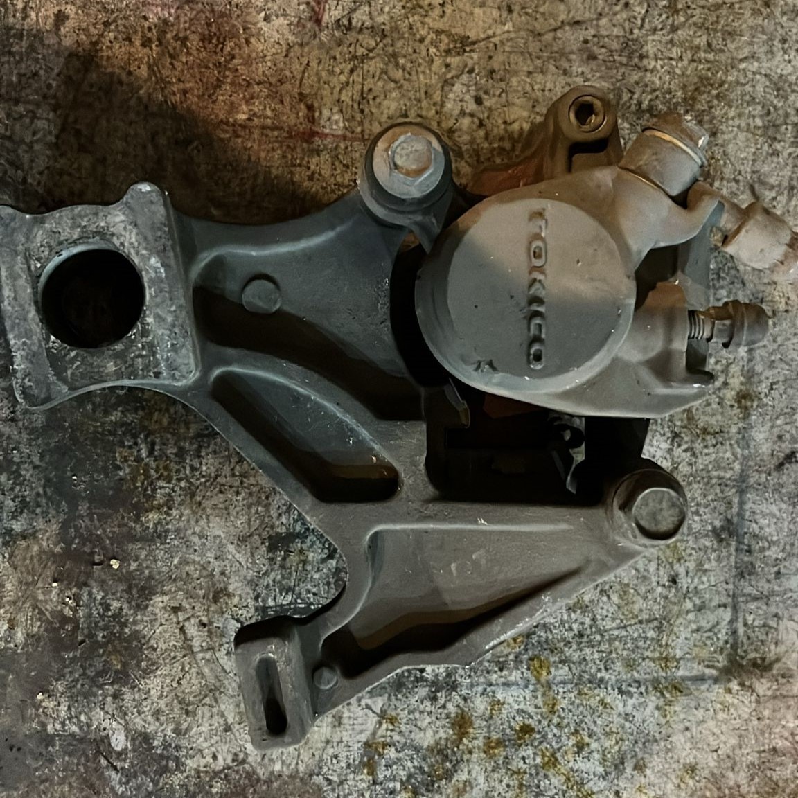 Pinza de freno trasero Suzuki GSR 600 2006