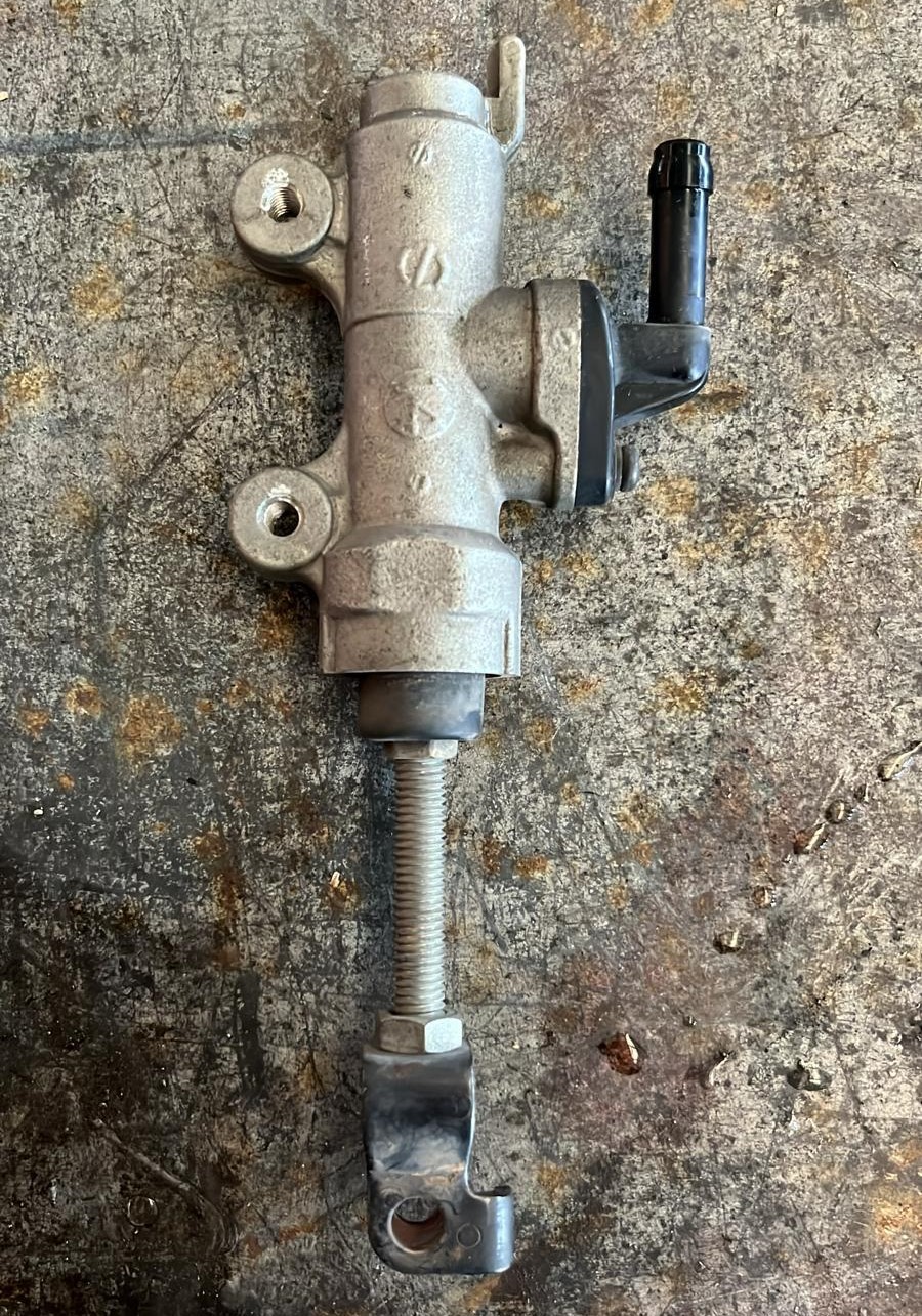 Bomba de freno trasero Honda CBR 600 FS 2002
