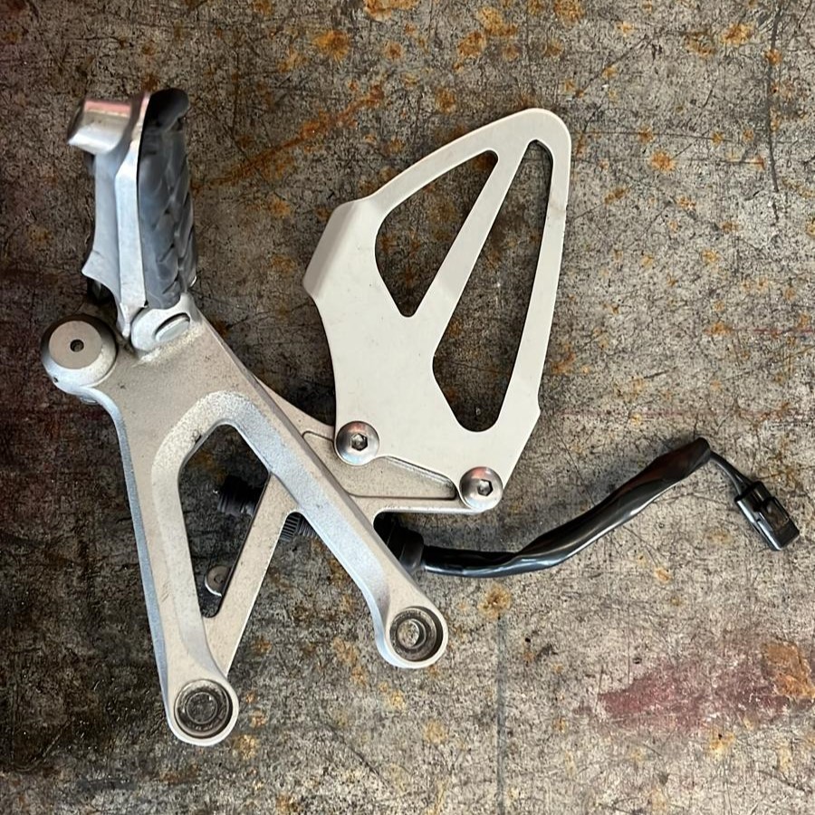 Estribera derecha Honda CBR 600 FS 2002