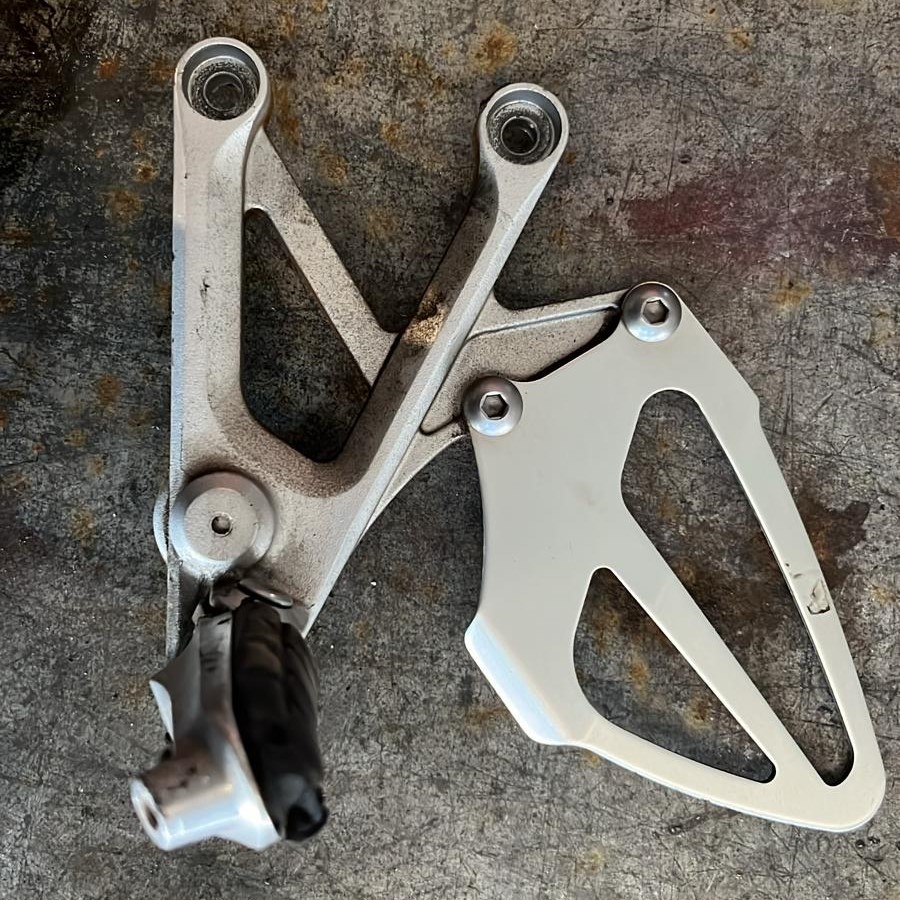 Estribera izquierda Honda CBR 600 FS 2002