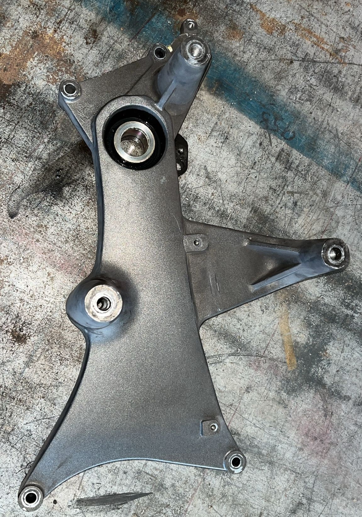 Triángulo de soporte de escape Kymco Xciting 500 ABS 2009
