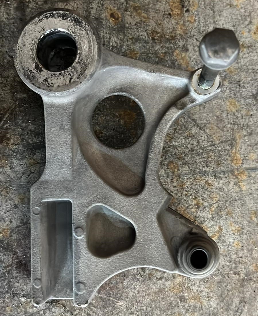 Soporte de pinza de freno trasero Honda CBR 600 FS 2002