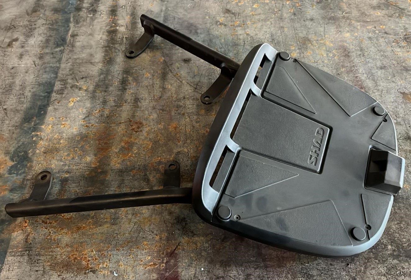 Asideros con porta topcase marca Shad Kawasaki ER-6f 2008