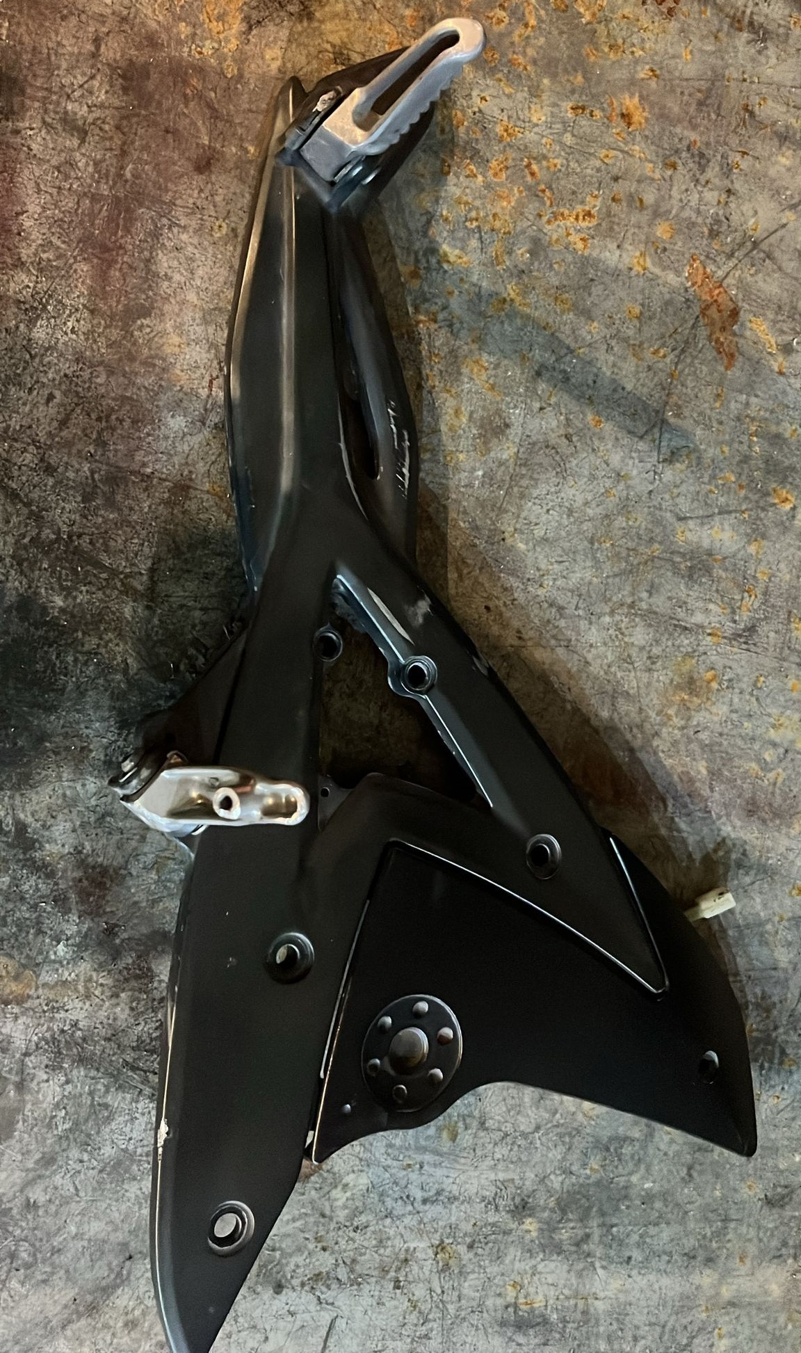 Soporte de estriberas lado derecho Kawasaki ER-6f 2008