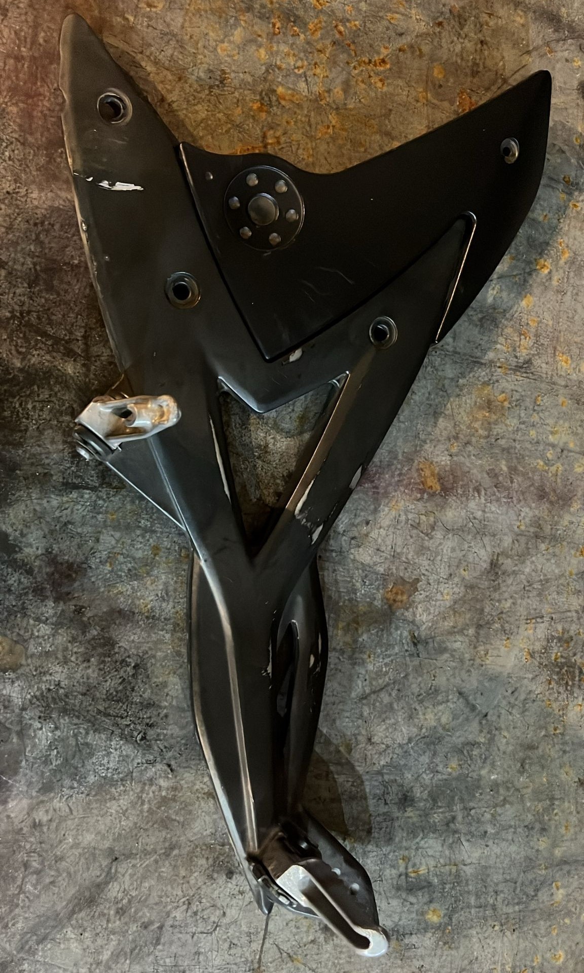 Soporte de estriberas lado izquierdo Kawasaki ER-6f 2008
