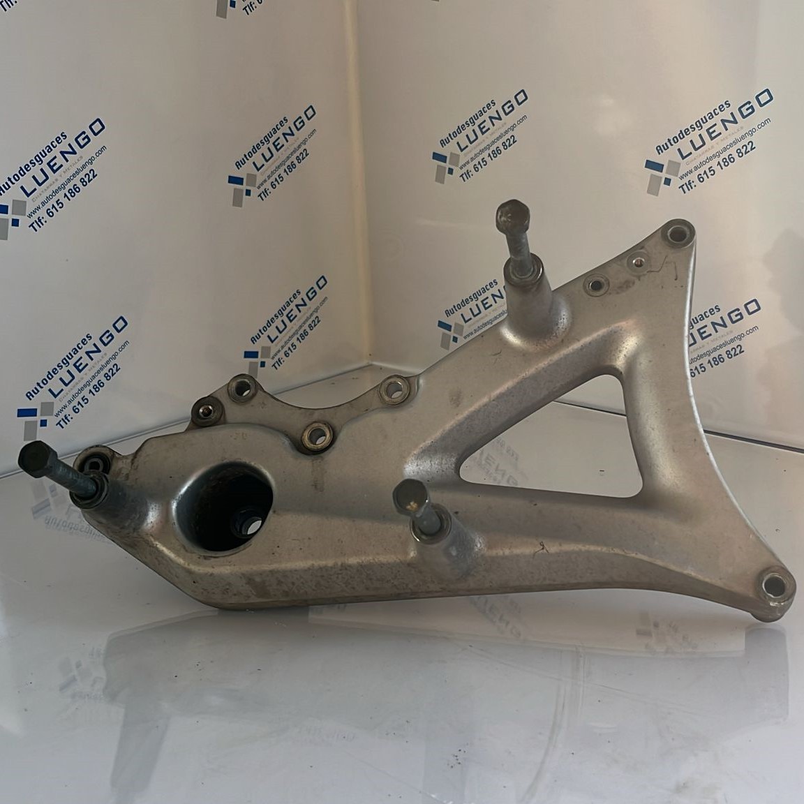 Triángulo de escape y rueda Yamaha Xmax 250 2005