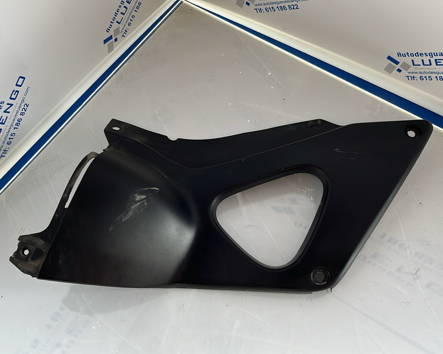 Lateral derecho bajo asiento Honda Varadero XLV 1000 2003