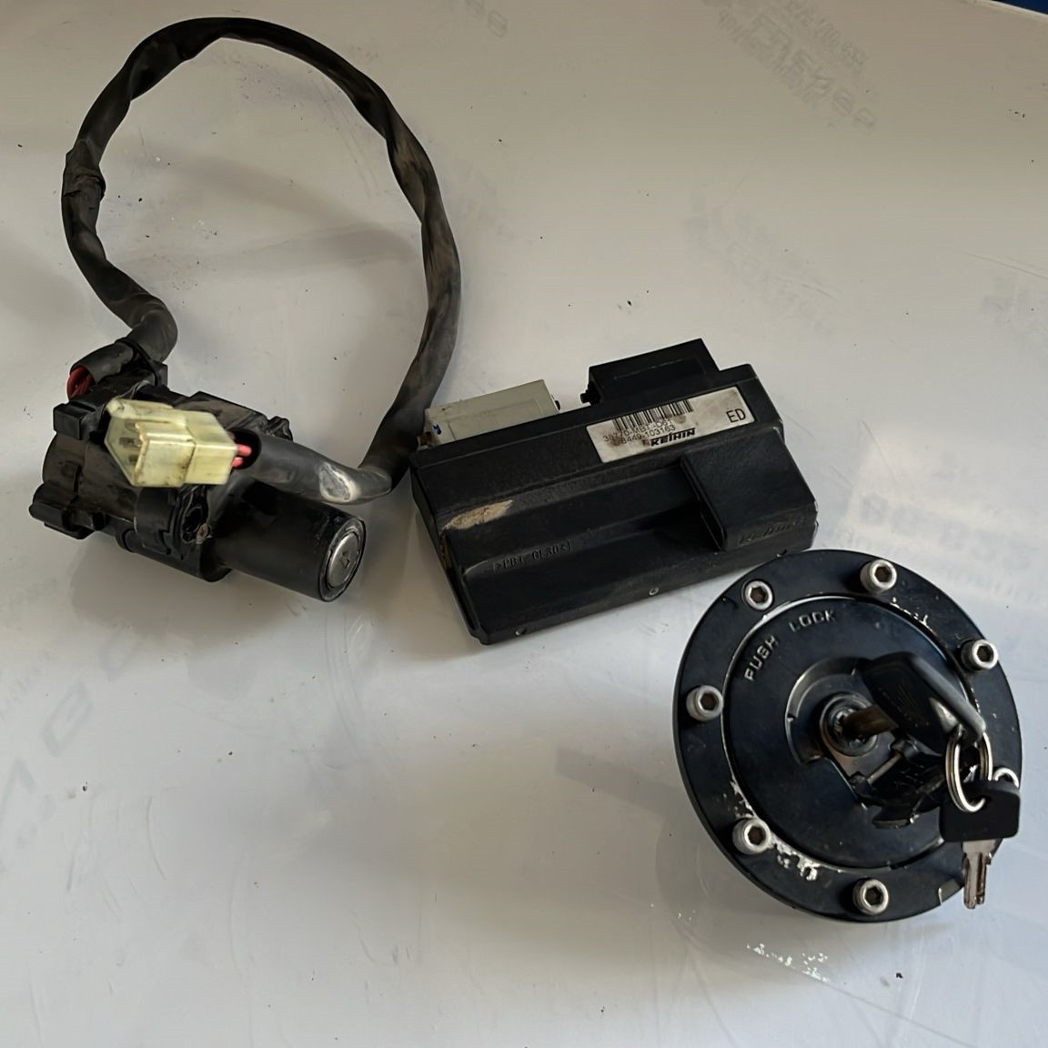 Cerradura, tapón de depósito y centralita Honda Varadero XLV 1000 2003