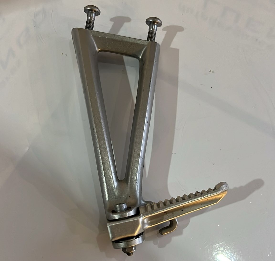 Estribera de pasajero lado izquierdo Yamaha R6 2007