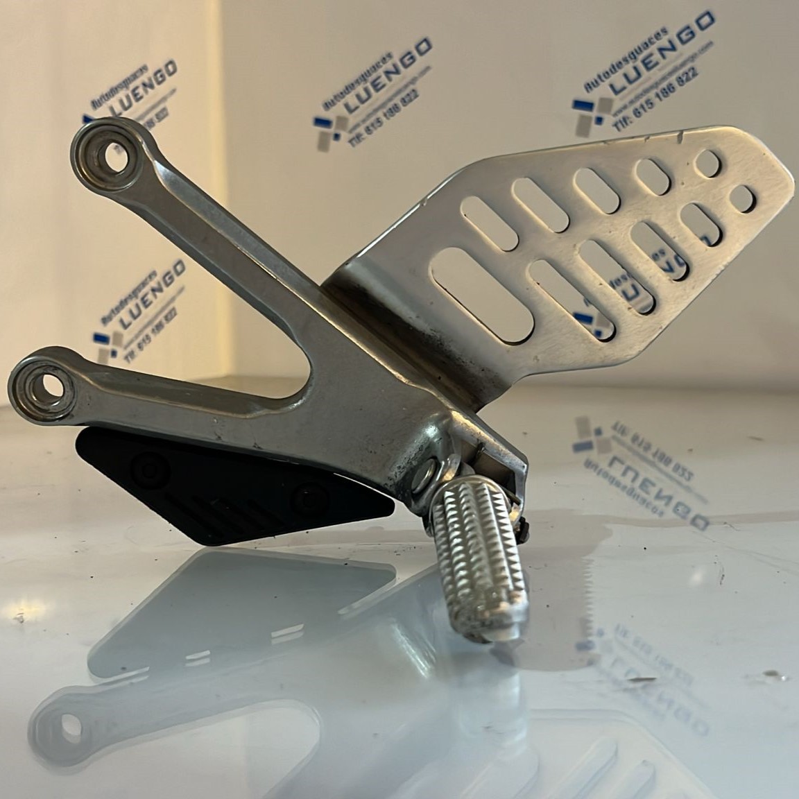 Estribera izquierda Yamaha R6 2007