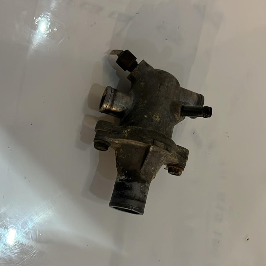 Caja de termostato Suzuki SV 650 2002