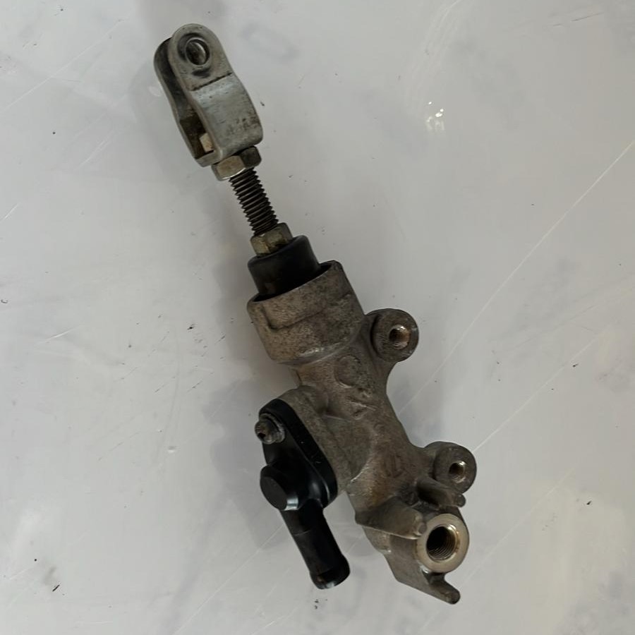 Bomba de freno trasero Suzuki SV 650 2002