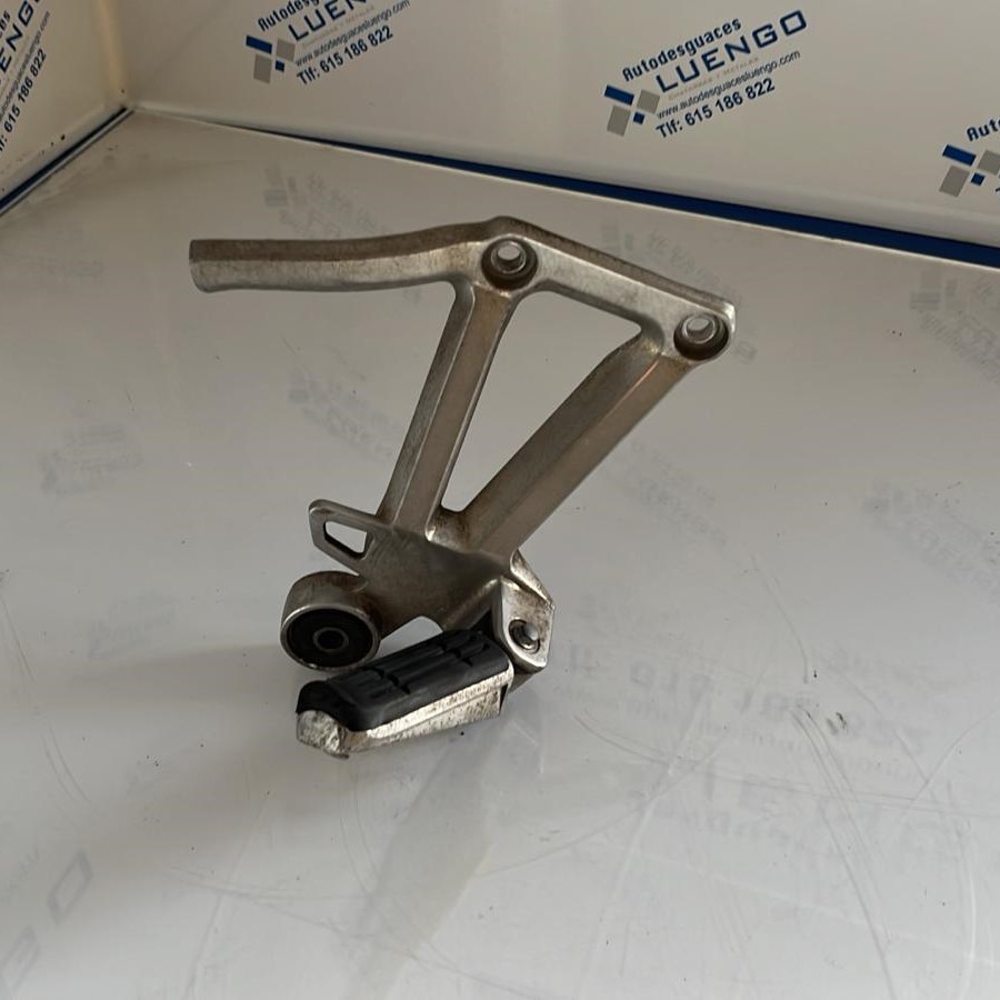 Estribera de pasajero del lado derecho Yamaha FZS 600 Fazer 2003