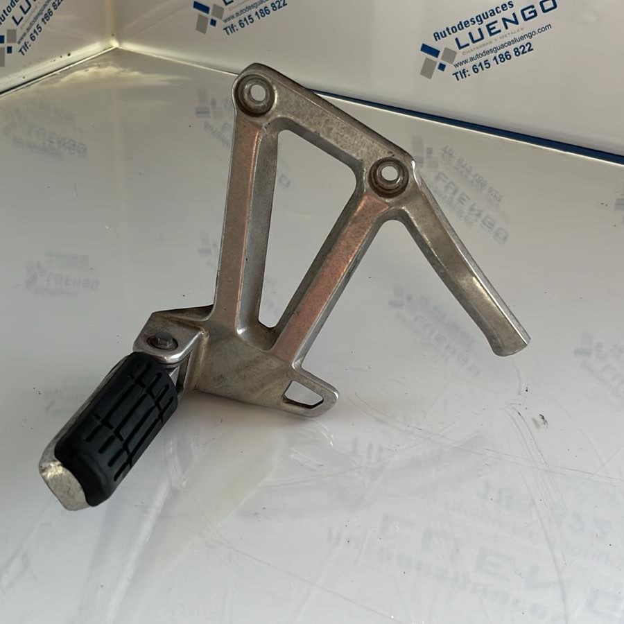Estribera de pasajero del lado izquierdo Yamaha FZS 600 Fazer 2003