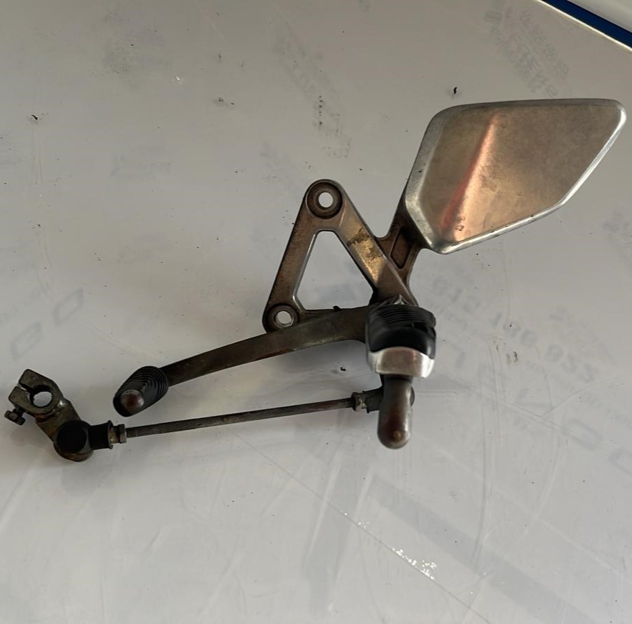 Estribera izquierda Yamaha FZS 600 Fazer 2003