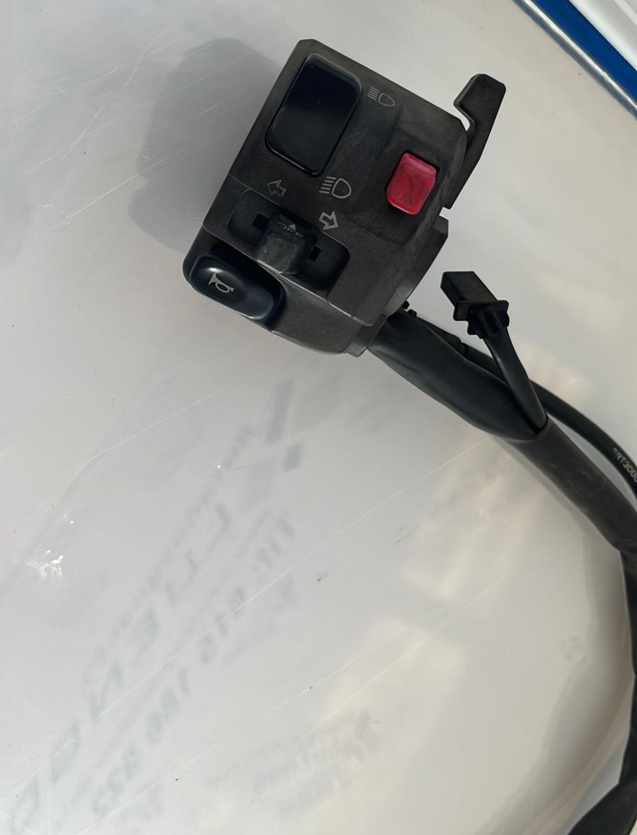 Piña de luces lado izquierdo con cable tirador de arranque en frío Yamaha FZS 600 Fazer 2003