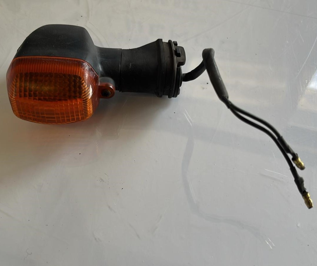 Intermitente delantero derecho Yamaha FZS 600 Fazer 2003