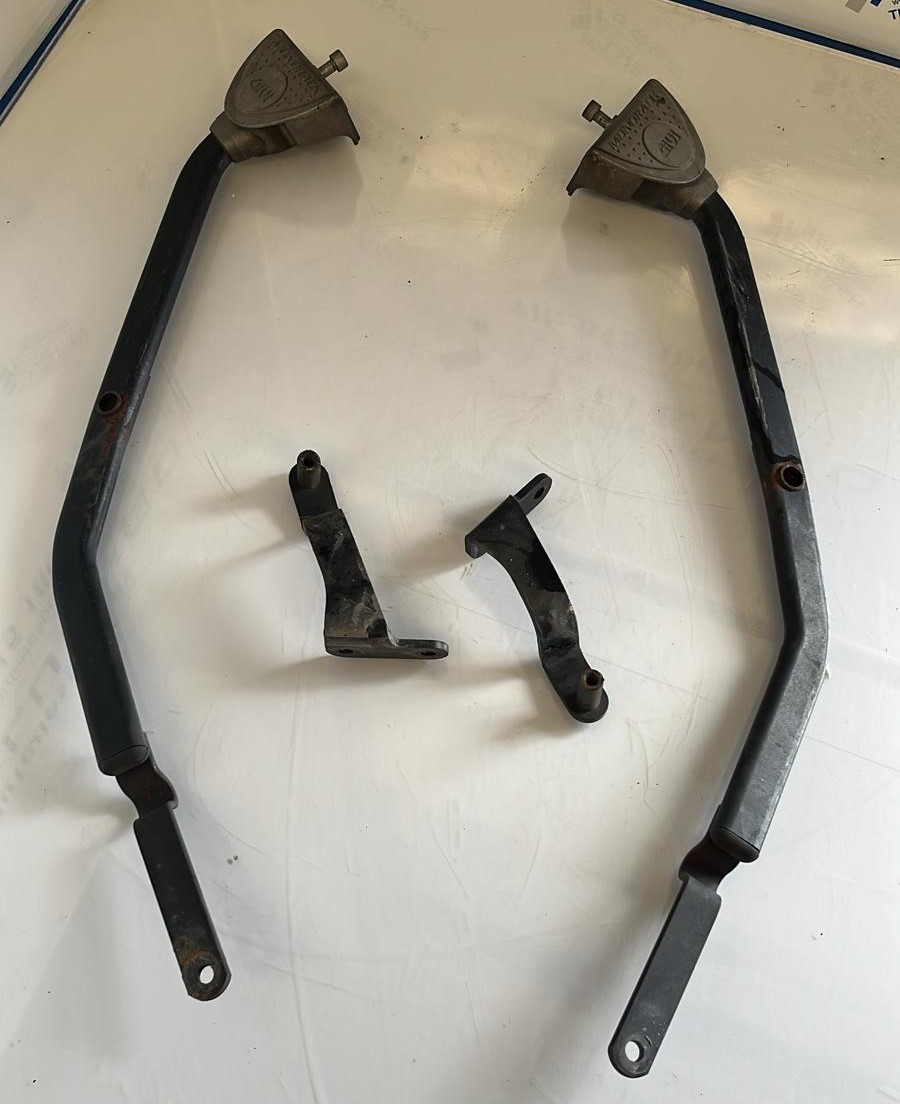 Kit soporte top case marca Givi Yamaha FZS 600 Fazer 2003