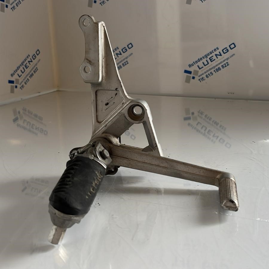 Estribera derecha Suzuki SV 650 S 2003