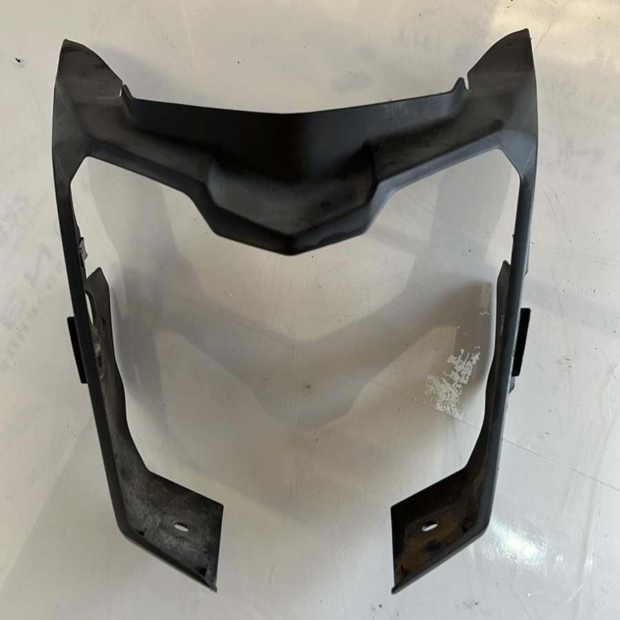 Cubre faro delantero Yamaha YS 125 2017
