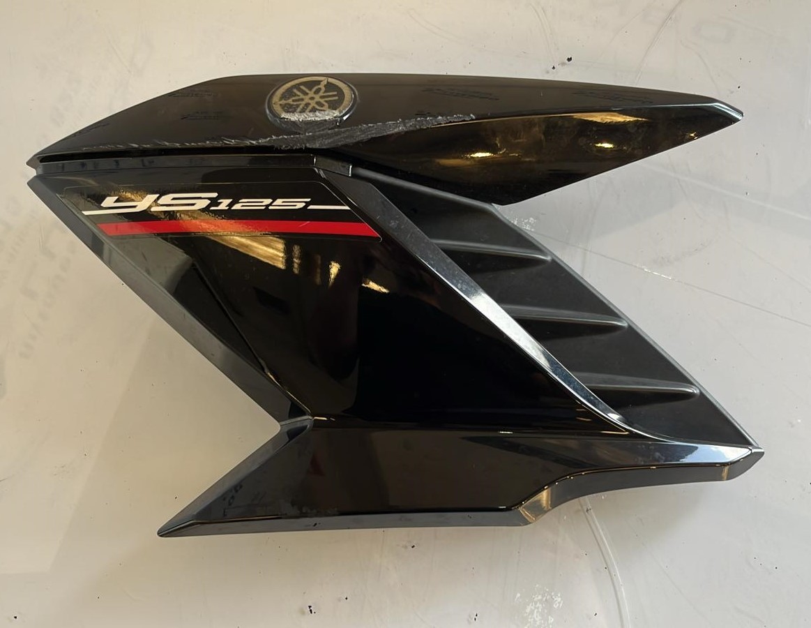 Lateral delantero lado izquierdo Yamaha YS 125 2017