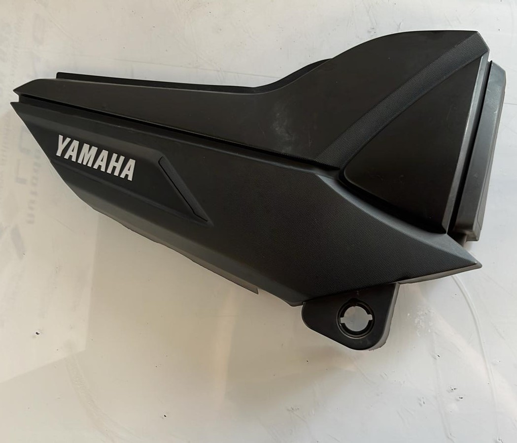 Lateral derecho Yamaha YS 125 2017