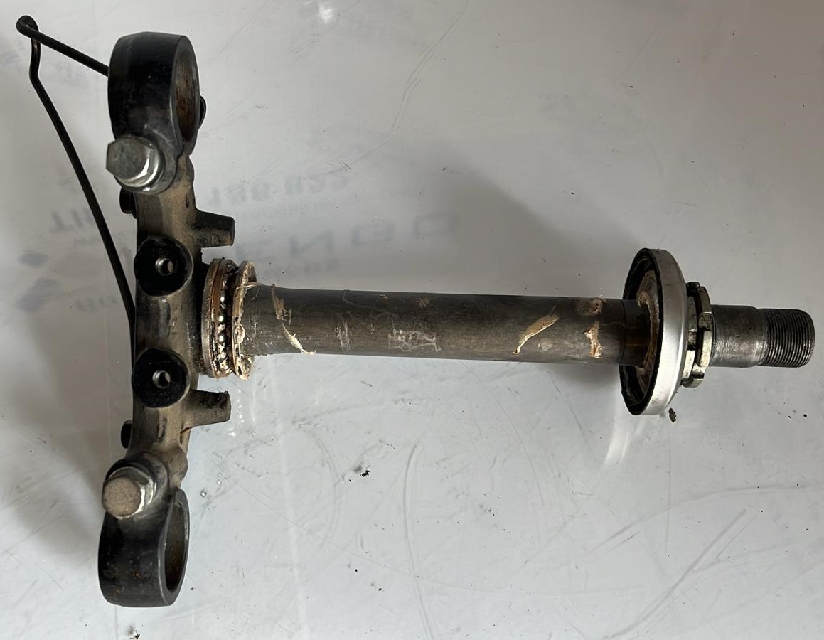 Tija de dirección Yamaha YS 125 2017