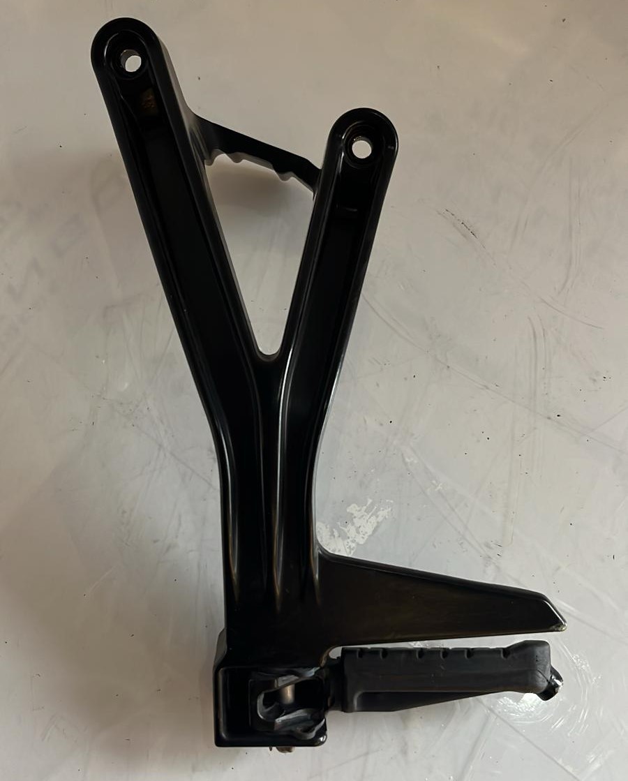 Estribera trasera lado izquierdo KTM RC 125 2016