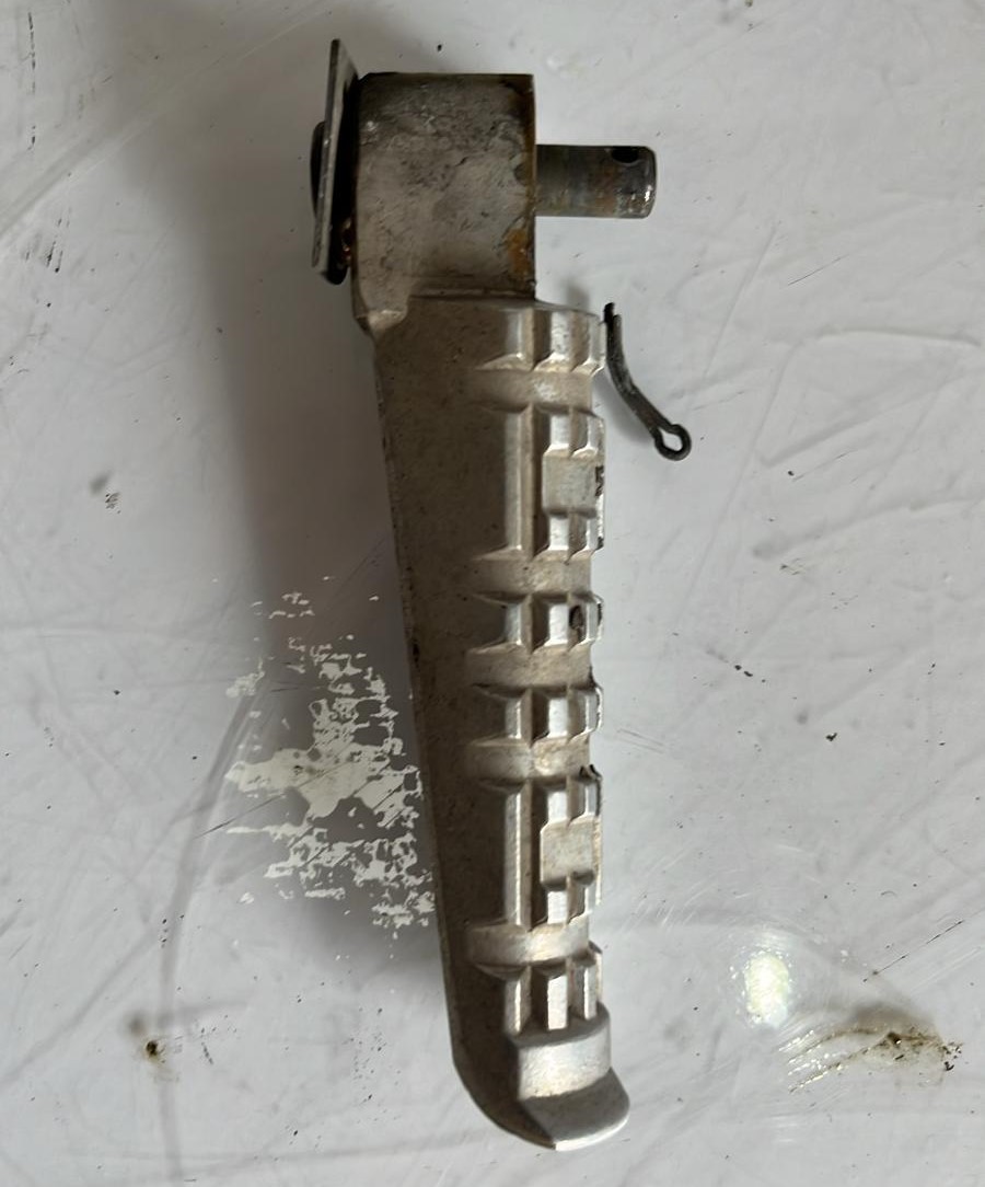 Estribera derecha Yamaha Fazer 600 2007
