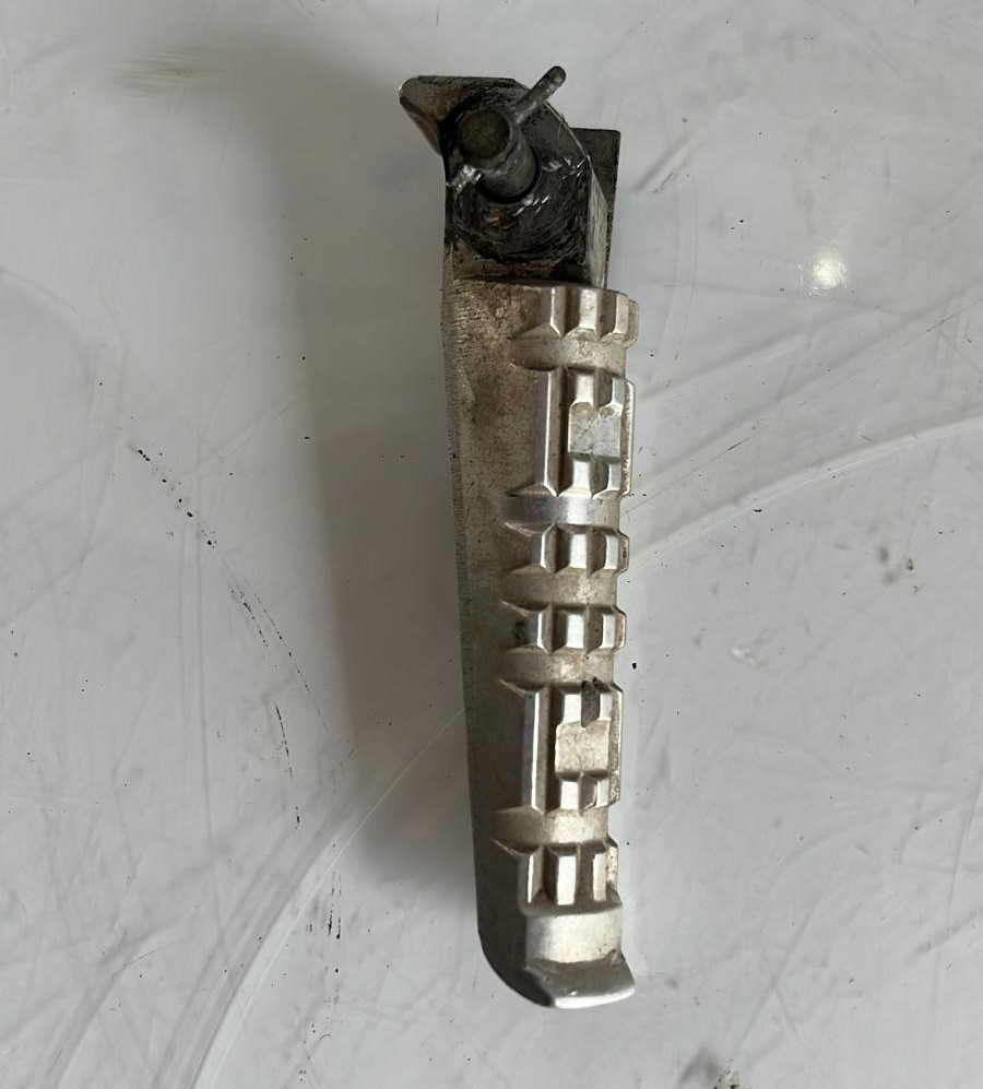 Estribera izquierda Yamaha Fazer 600 2007
