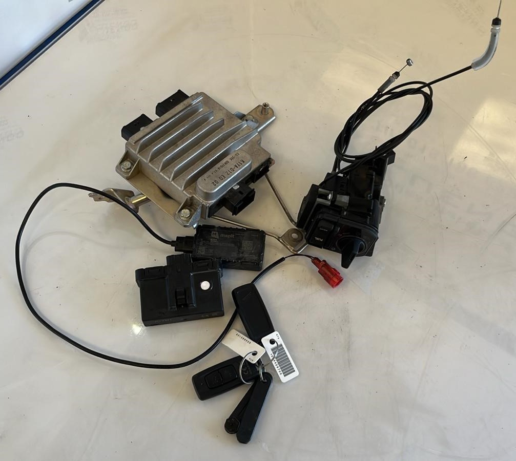 Conjunto de cerradura, centralitas, receptor y llaves Honda PCX 125 2022