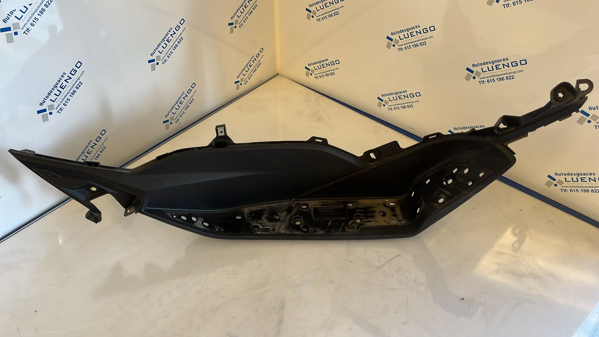 Suelo reposapiés lado derecho Honda PCX 125 2022