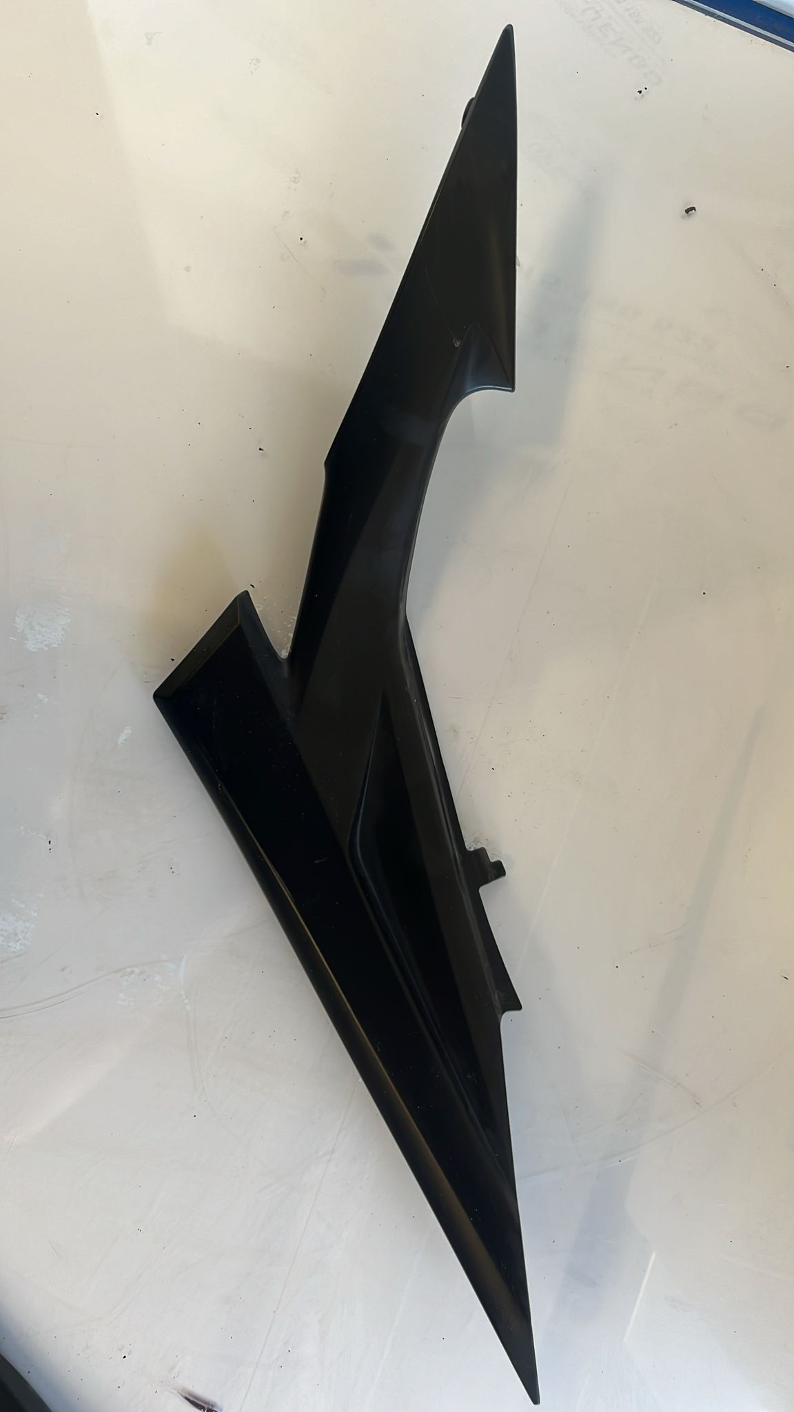 Lateral izquierdo bajo asiento Suzuki GSR 600 2007