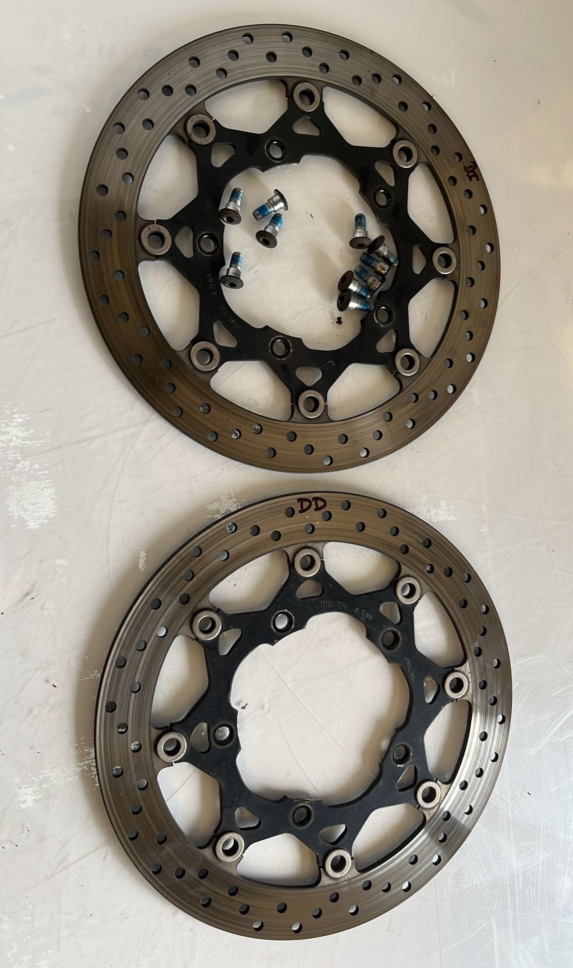 Discos de freno delantero con tornilleria Suzuki GSR 600 2007