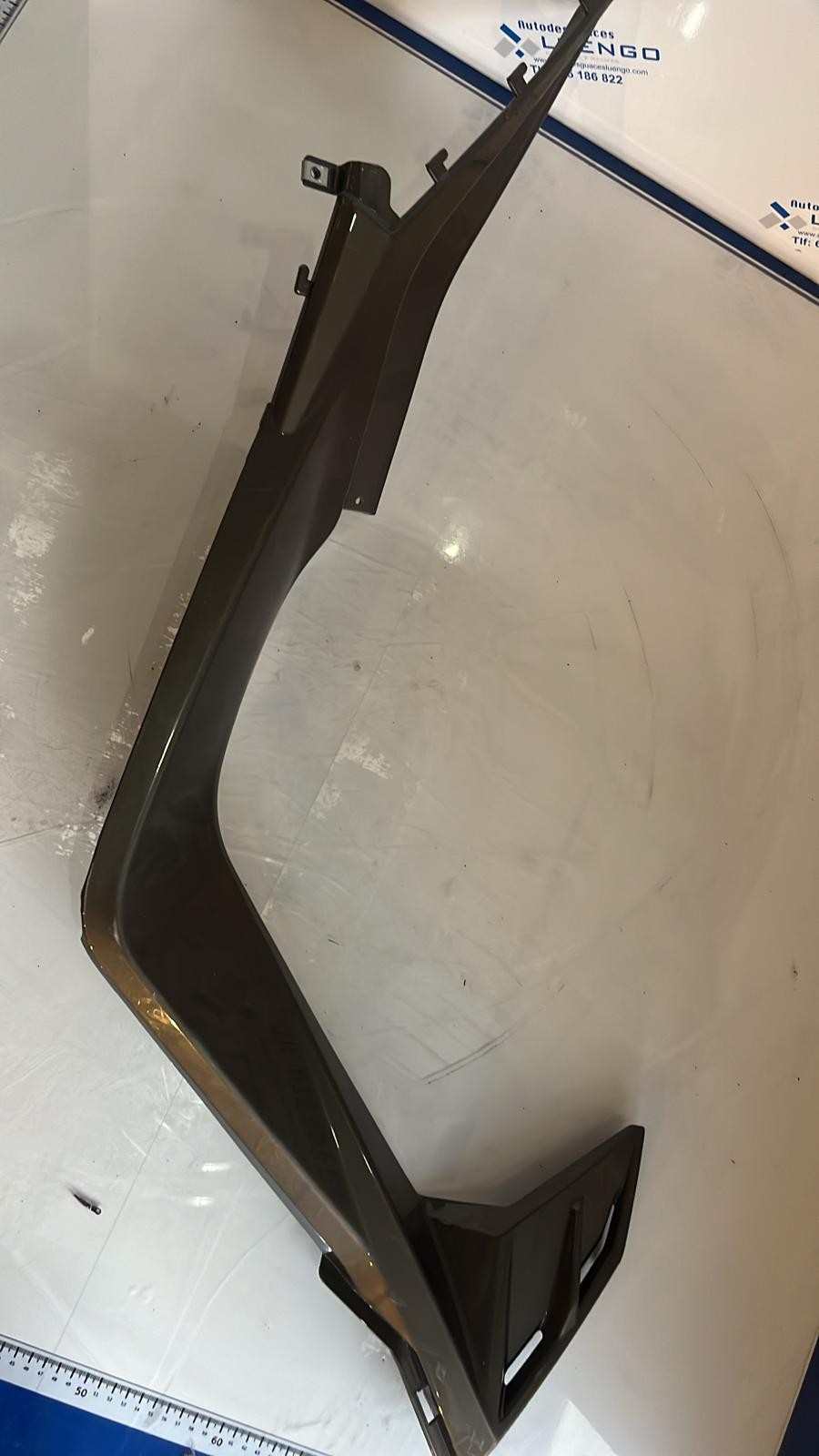 Cacha lateral derecha bajo asiento Sym Cruisym 300 2019