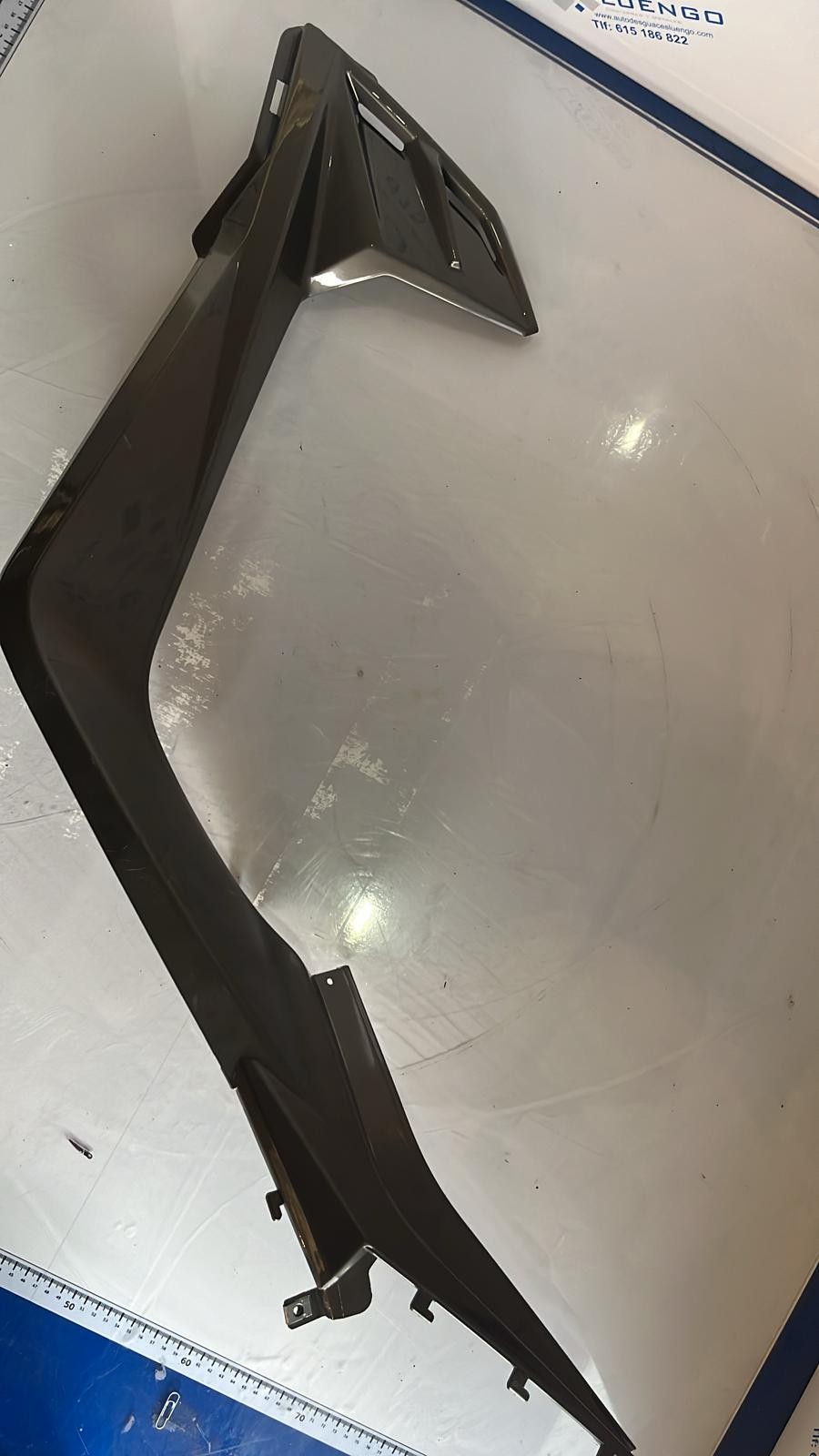 Cacha lateral izquierdo bajo depósito Sym Cruisym 300 2019