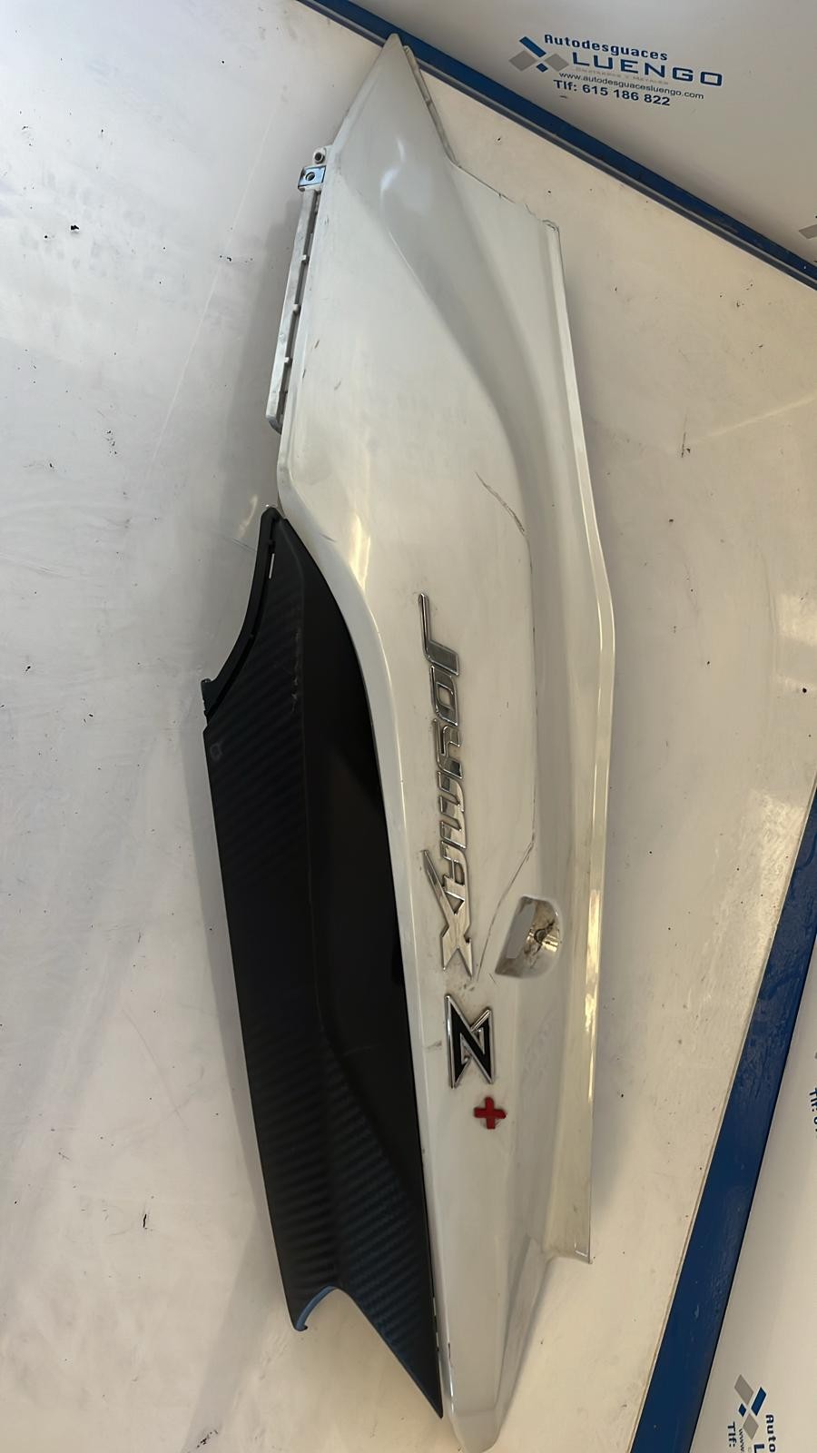 Lateral trasero izquierdo Sym Joymax 125 2022