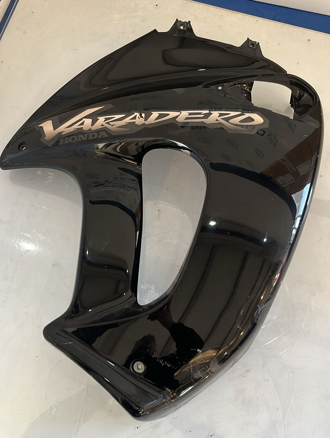 Lateral derecho Honda Varadero XLV 1000 carburación 2001