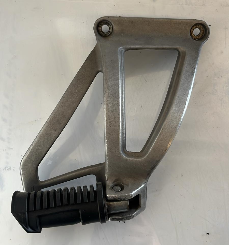 Estribera de pasajero derecha Yamaha XTZ 750 Super Tenere 1995