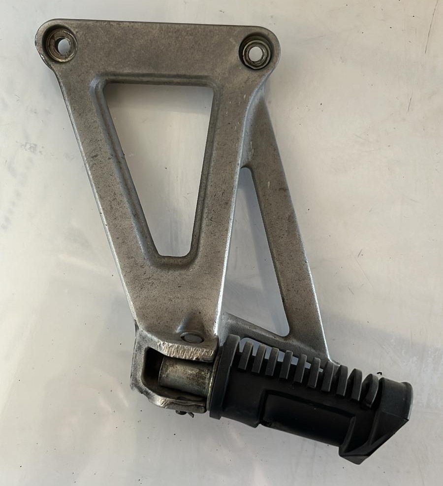 Estribera de pasajero izquierda Yamaha XTZ 750 Super Tenere 1995