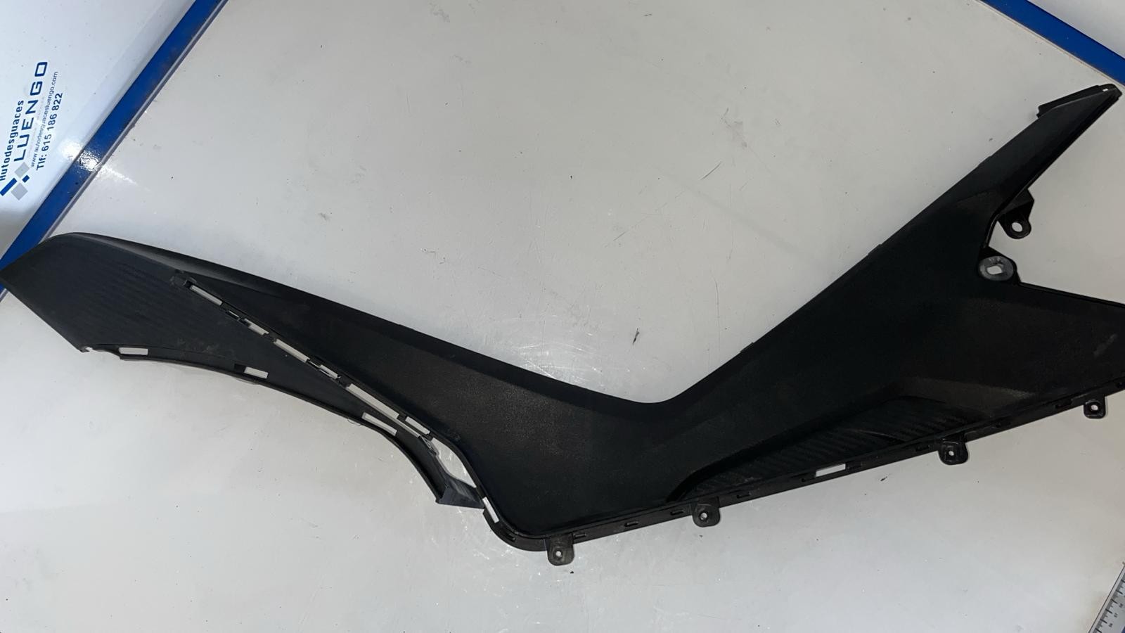 Interior bajo lado izquierdo Kymco Xciting S 400 2021