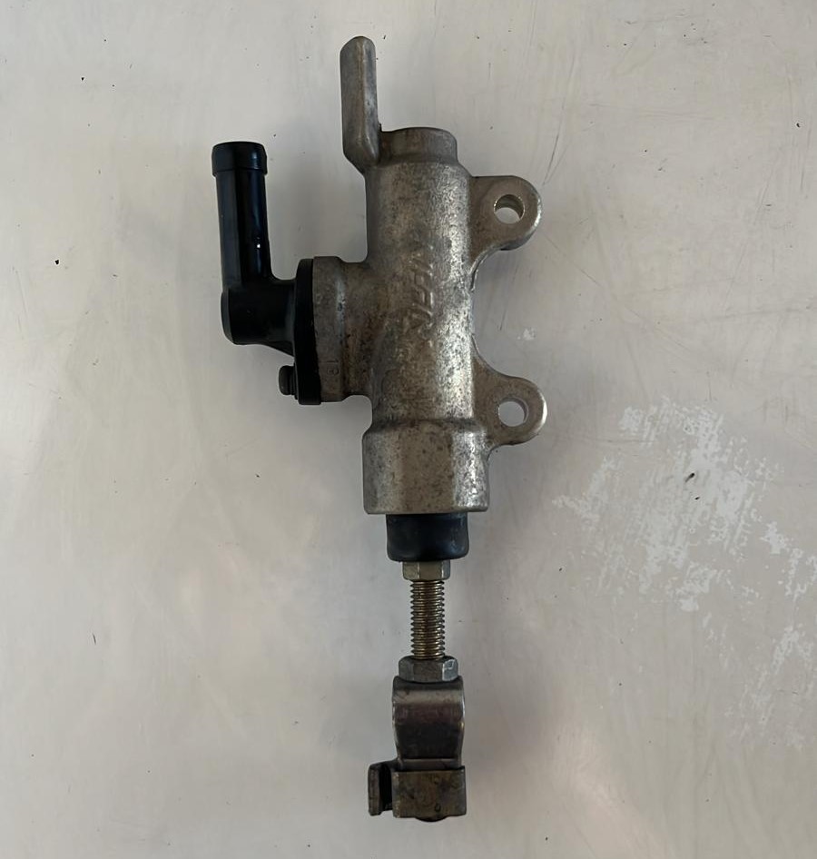 Bomba de freno trasero Honda Varadero XLV 1000 carburación 2001