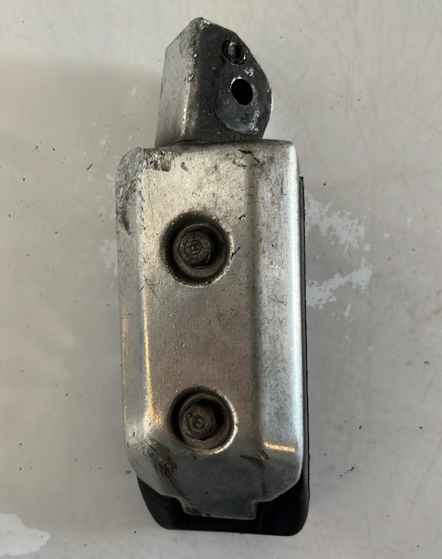 Estribera de pasajero derecha Honda Varadero XLV 1000 carburación 2001