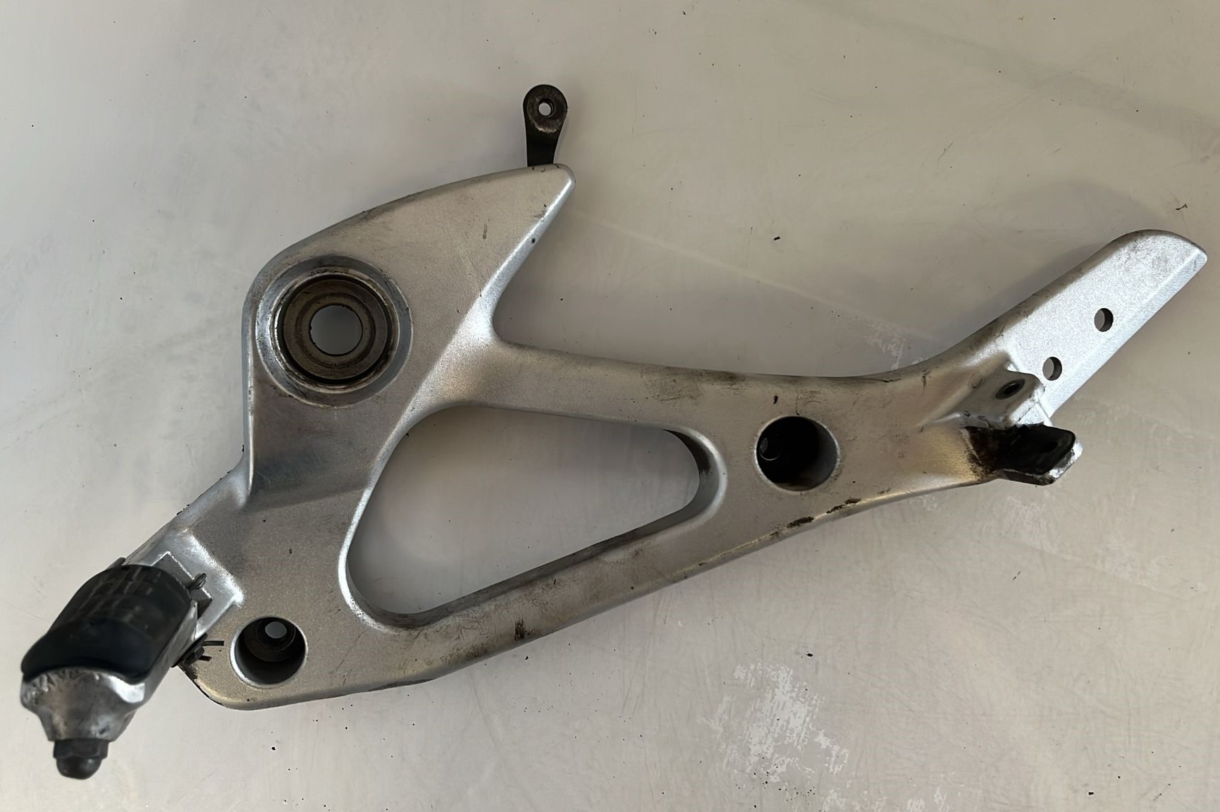 Soporte de estriberas lado izquierdo Honda Varadero XLV 1000 carburación 2001