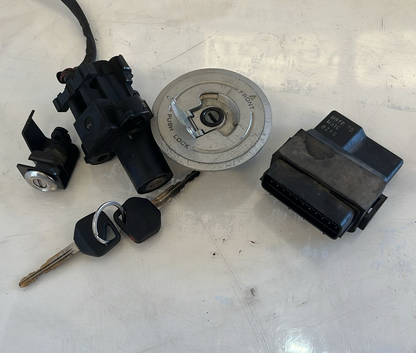 Juego cerraduras y cdi Honda Varadero XLV 1000 carburación 2001