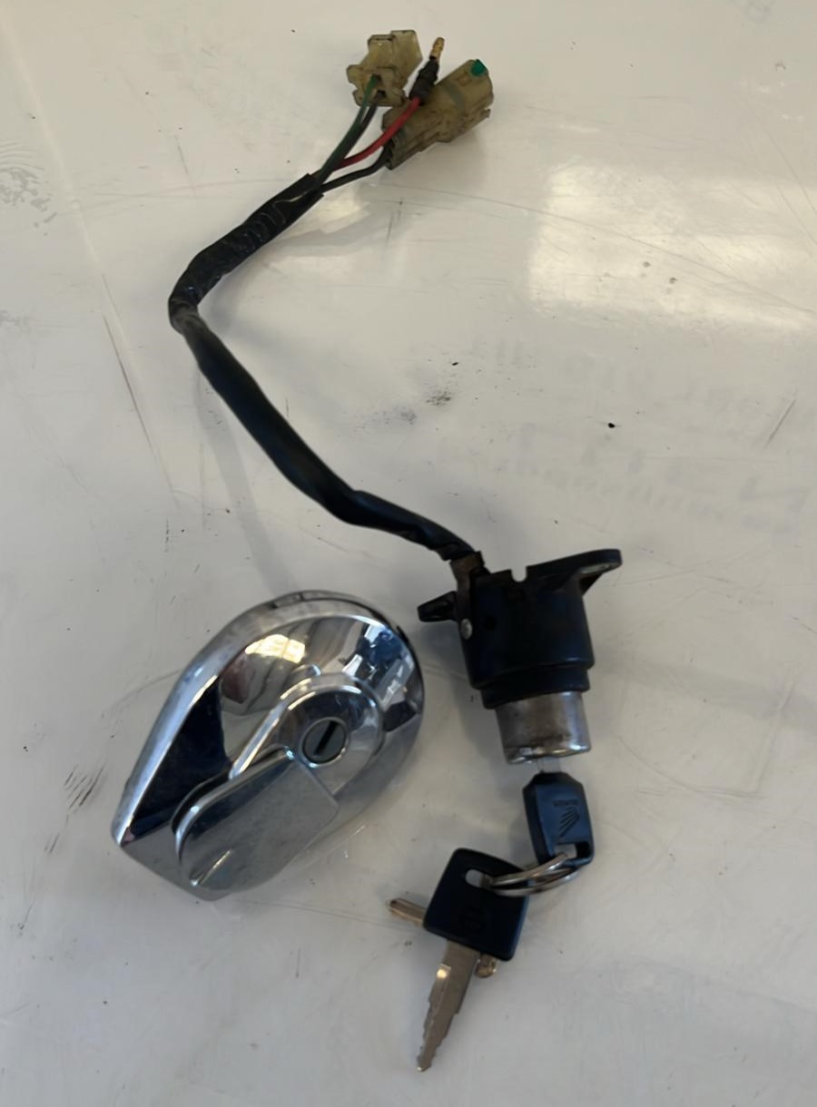 Bombín y tapón de depósito Honda CB 250 2001