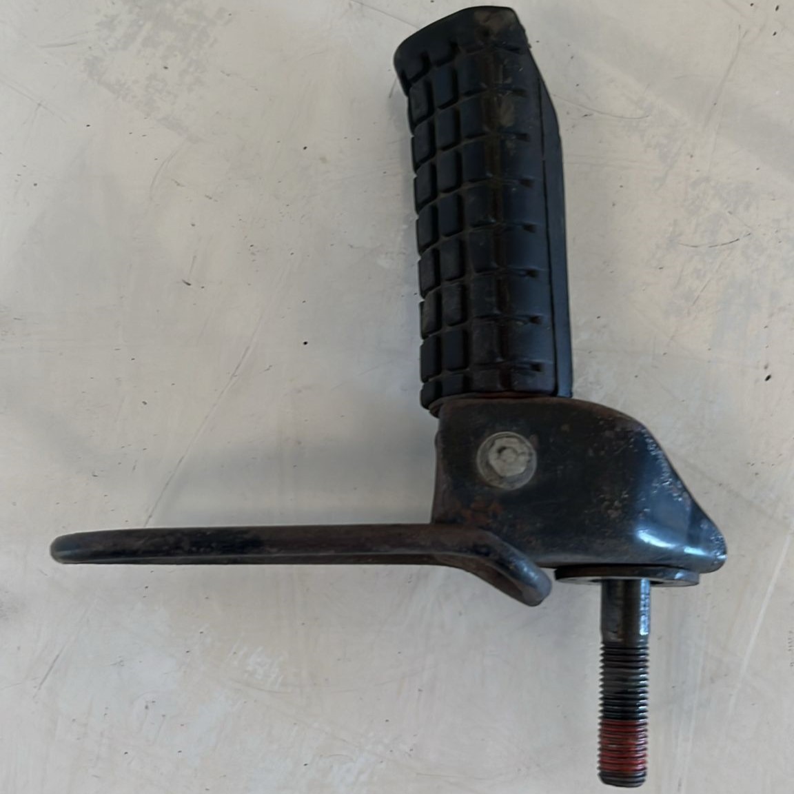 Estribera izquierda de pasajero Honda CB 250 2001