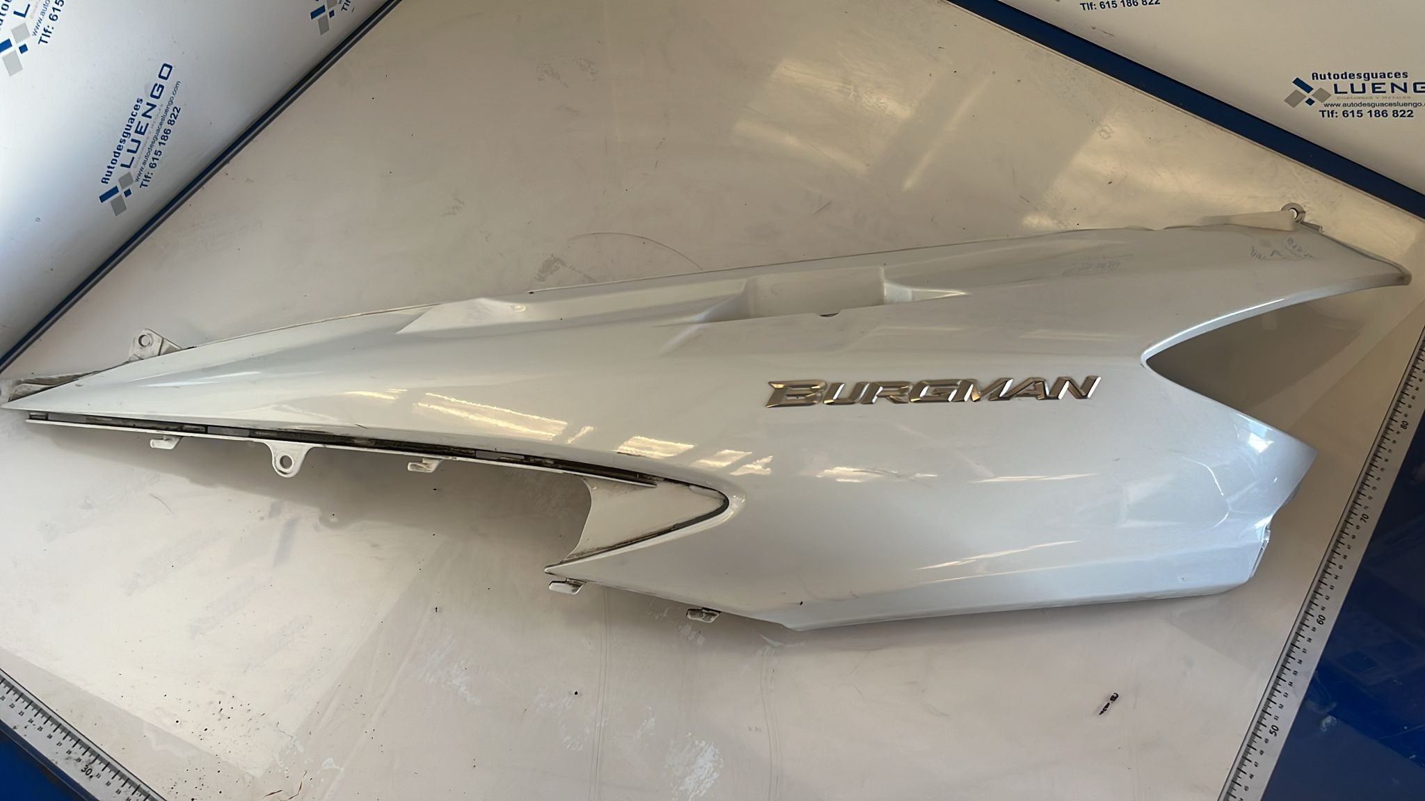 Lateral trasero izquierdo Suzuki Burgman 400 2016