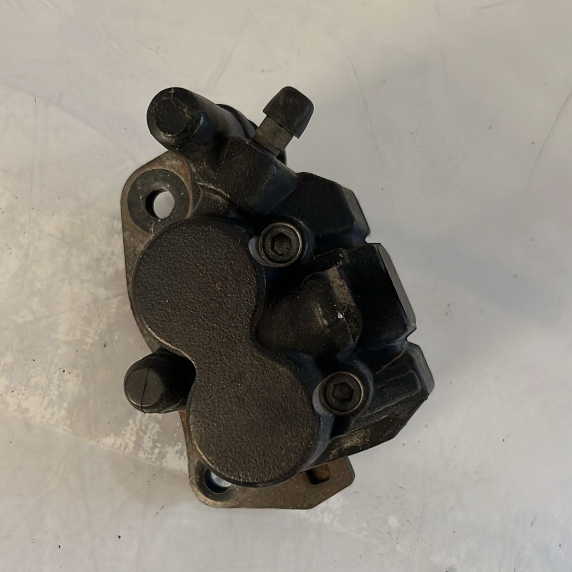 Pinza de freno delantera izquierda Suzuki Burgman 400 2016