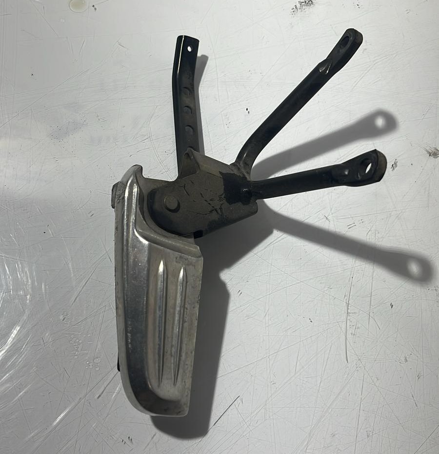 Estribera de pasajero lado izquierdo Honda PCX 125 2011